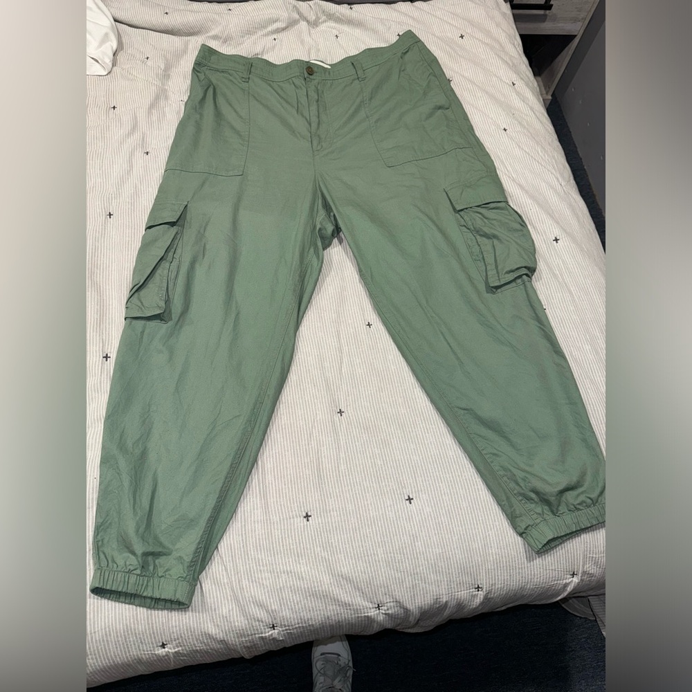 Women’s Abercrombie & Fitch Green Cargo Pants size XL